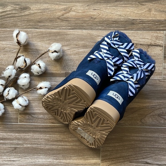 🌿UGG- W BAILEY BOW DIAGONAL STRIPES BOOTS🌿 - Picture 10 of 14